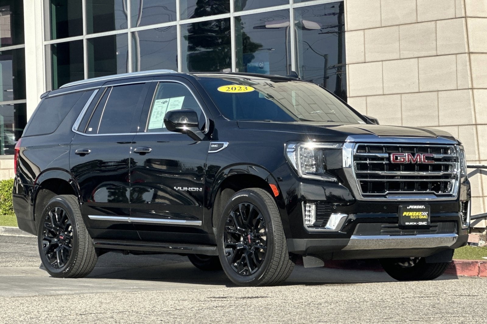 2023 GMC Yukon SLT