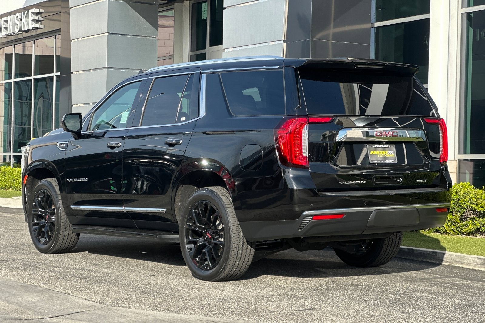 2023 GMC Yukon SLT
