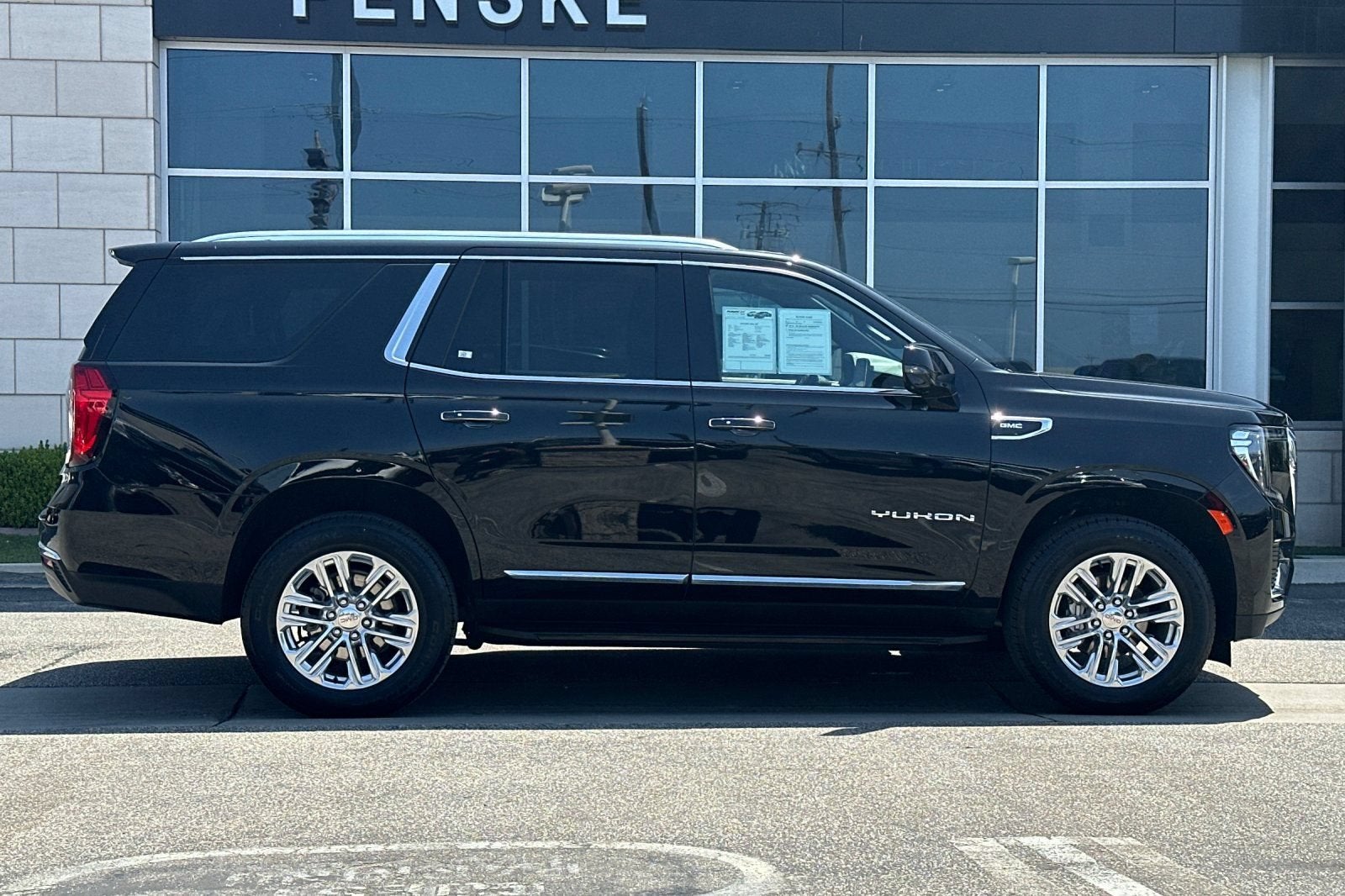 2023 GMC Yukon SLT
