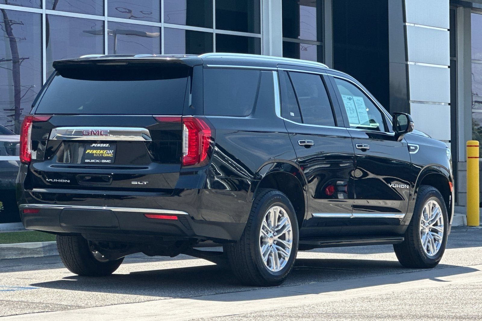 2023 GMC Yukon SLT