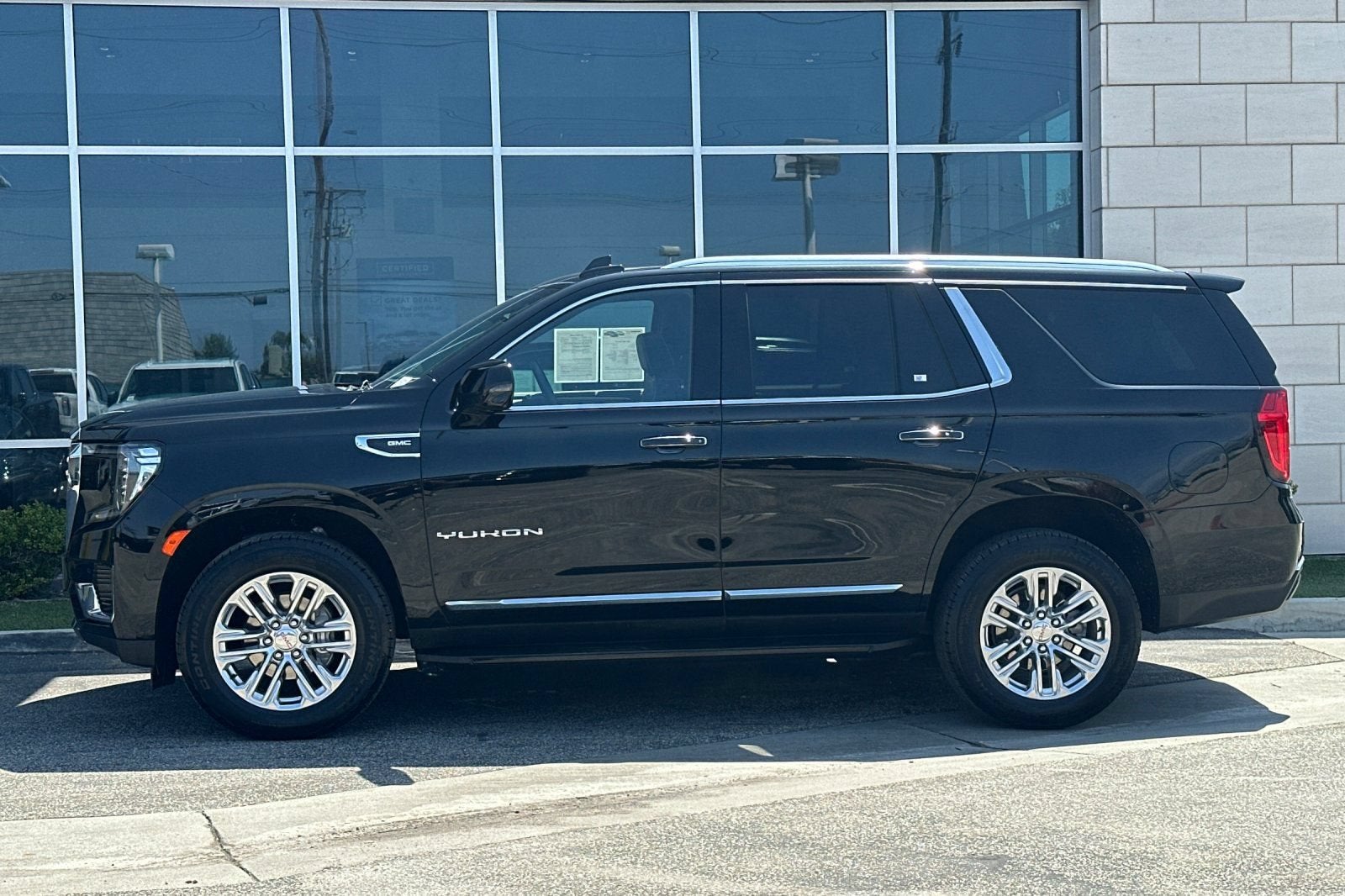 2023 GMC Yukon SLT