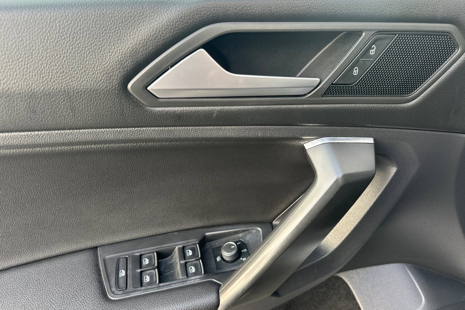 2021 Volkswagen Tiguan 2.0T SE R-Line Black