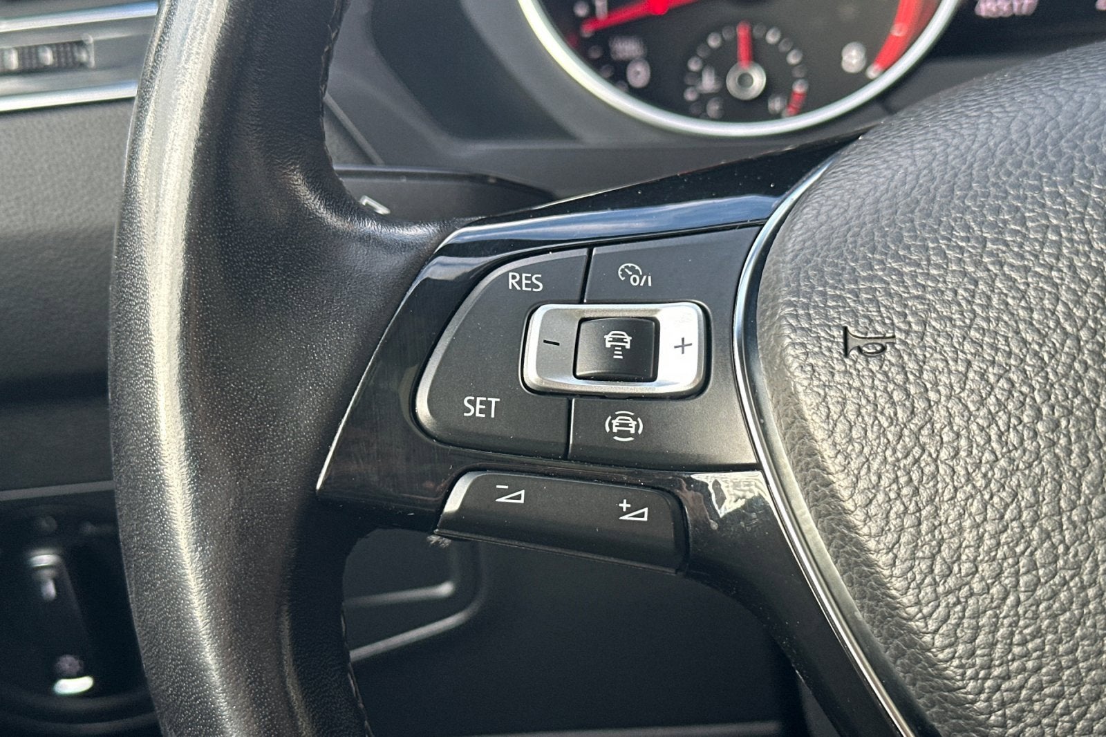 2021 Volkswagen Tiguan 2.0T SE R-Line Black