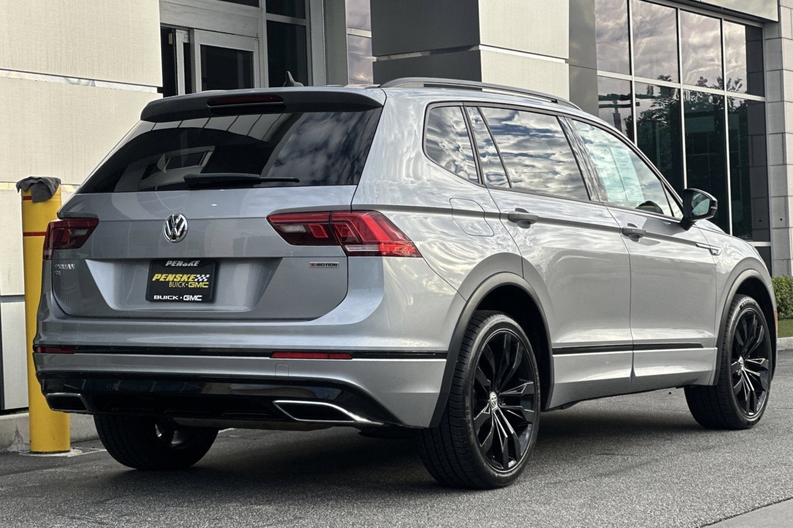 2021 Volkswagen Tiguan 2.0T SE R-Line Black