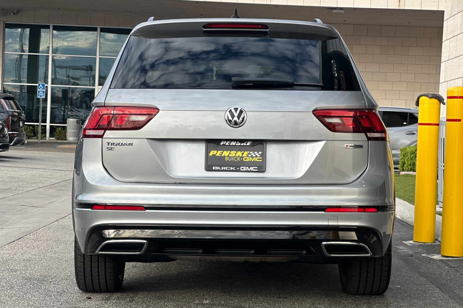 2021 Volkswagen Tiguan 2.0T SE R-Line Black