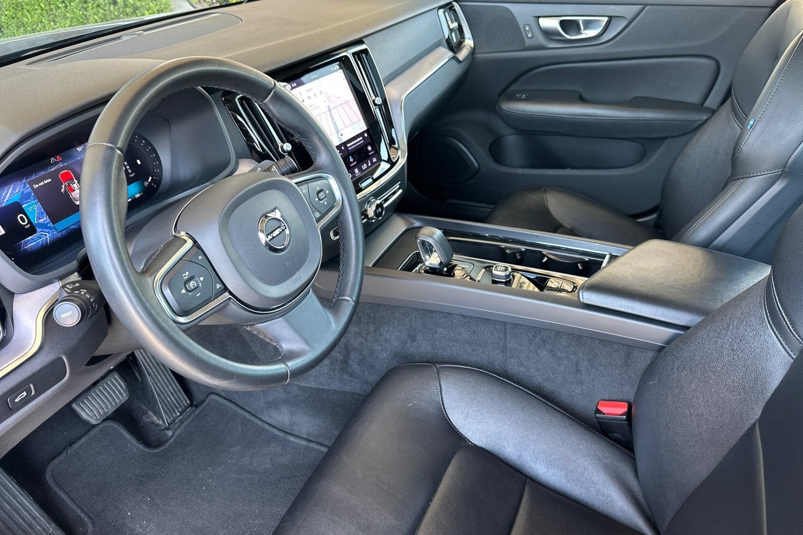 2024 Volvo S60 Core Dark Theme