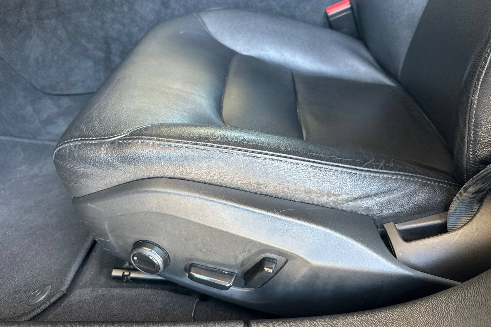 2024 Volvo S60 Core Dark Theme