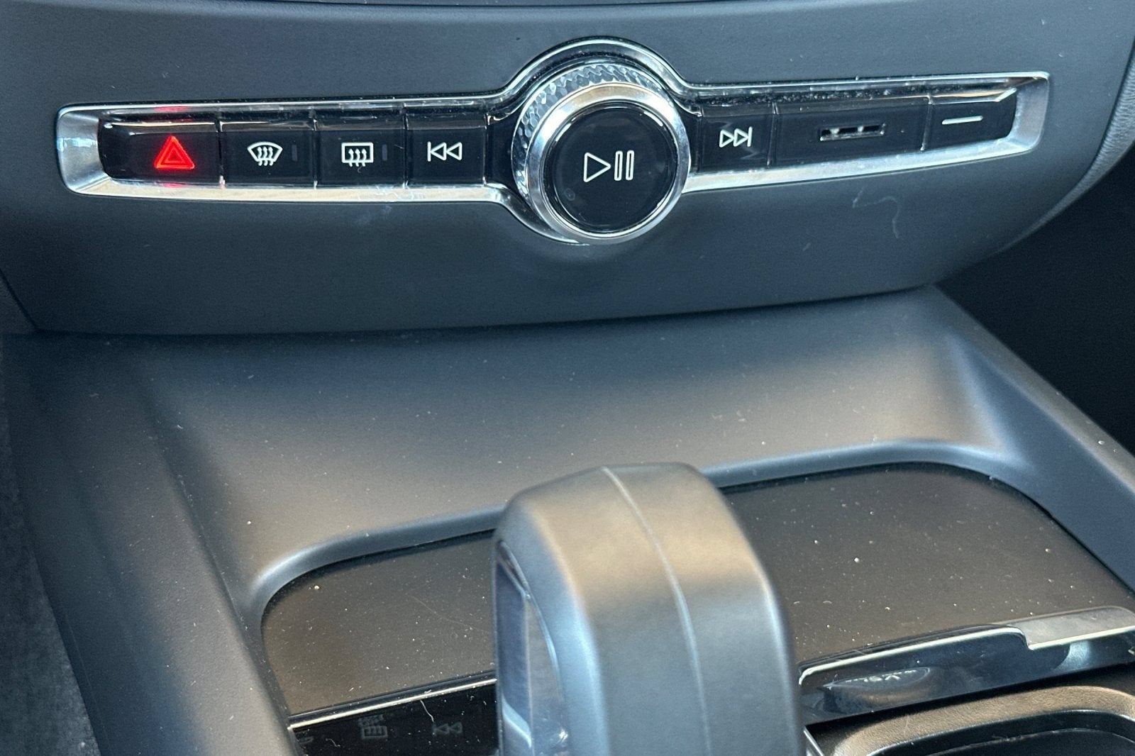 2024 Volvo S60 Core Dark Theme