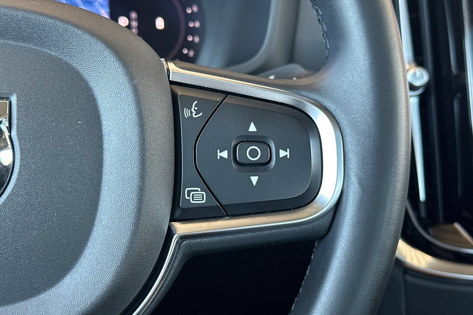2024 Volvo S60 Core Dark Theme