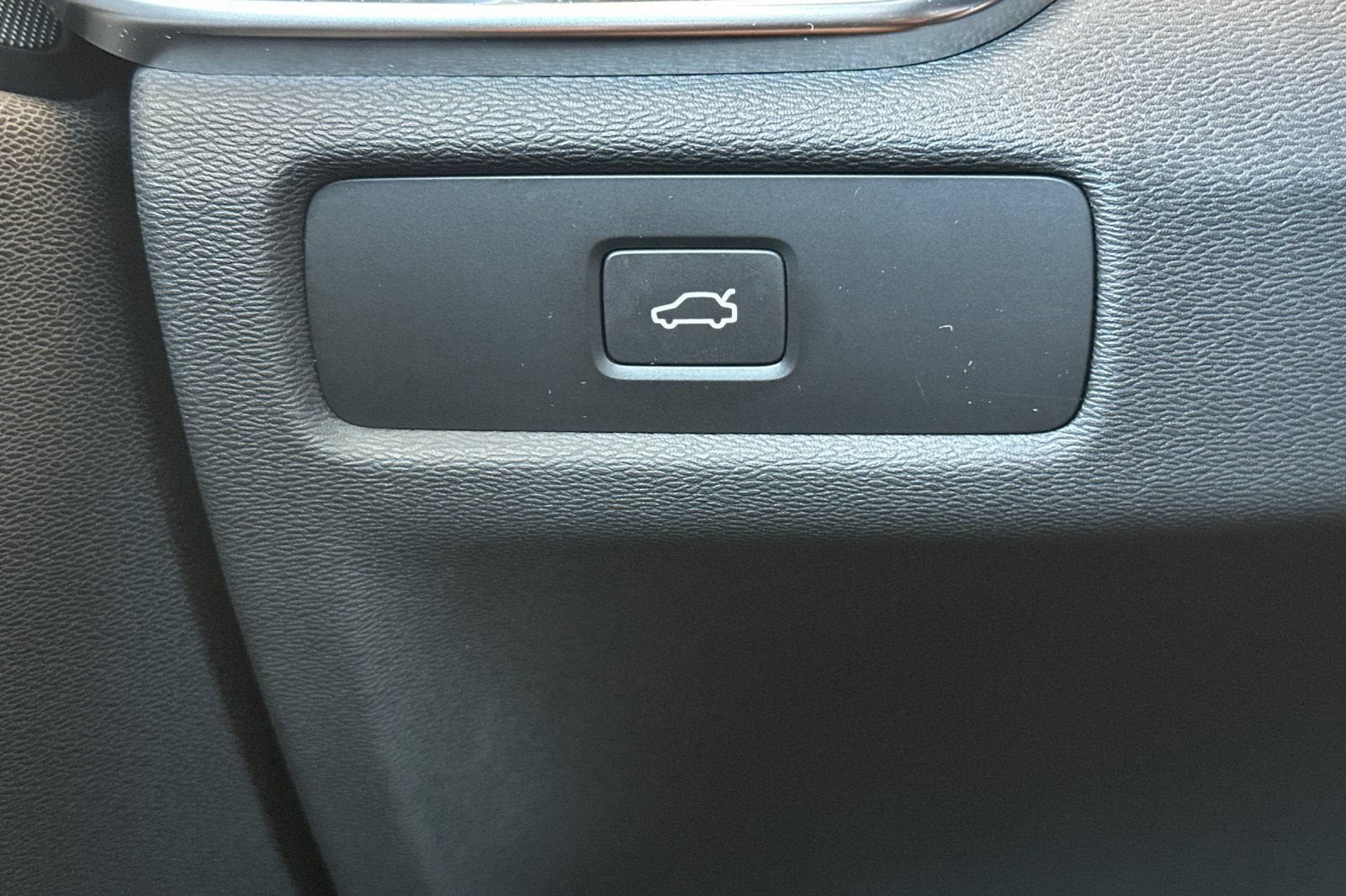 2024 Volvo S60 Core Dark Theme