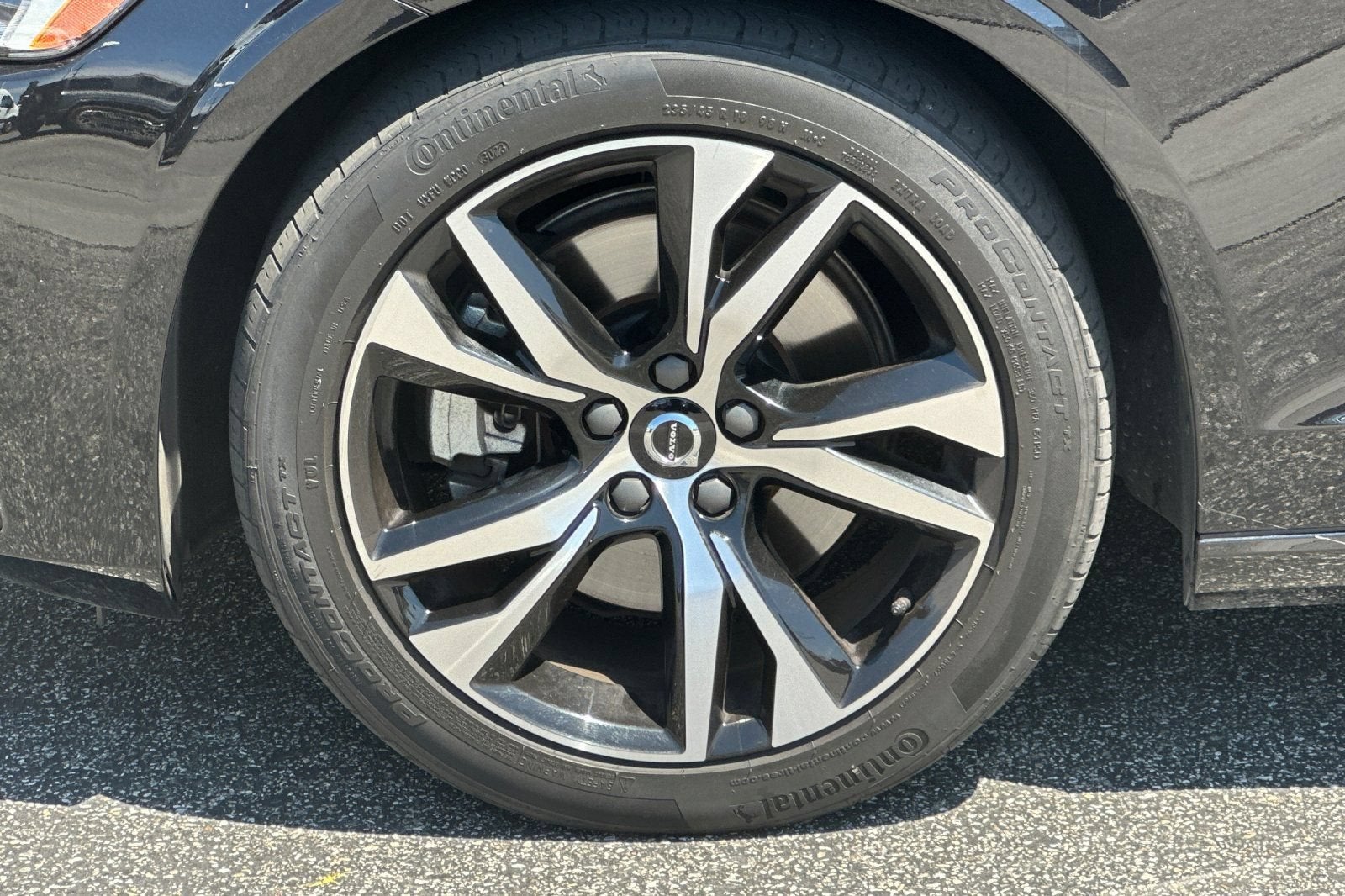 2024 Volvo S60 Core Dark Theme