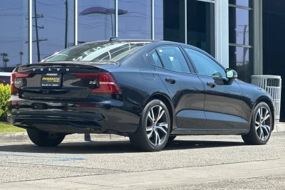 2024 Volvo S60 Core Dark Theme