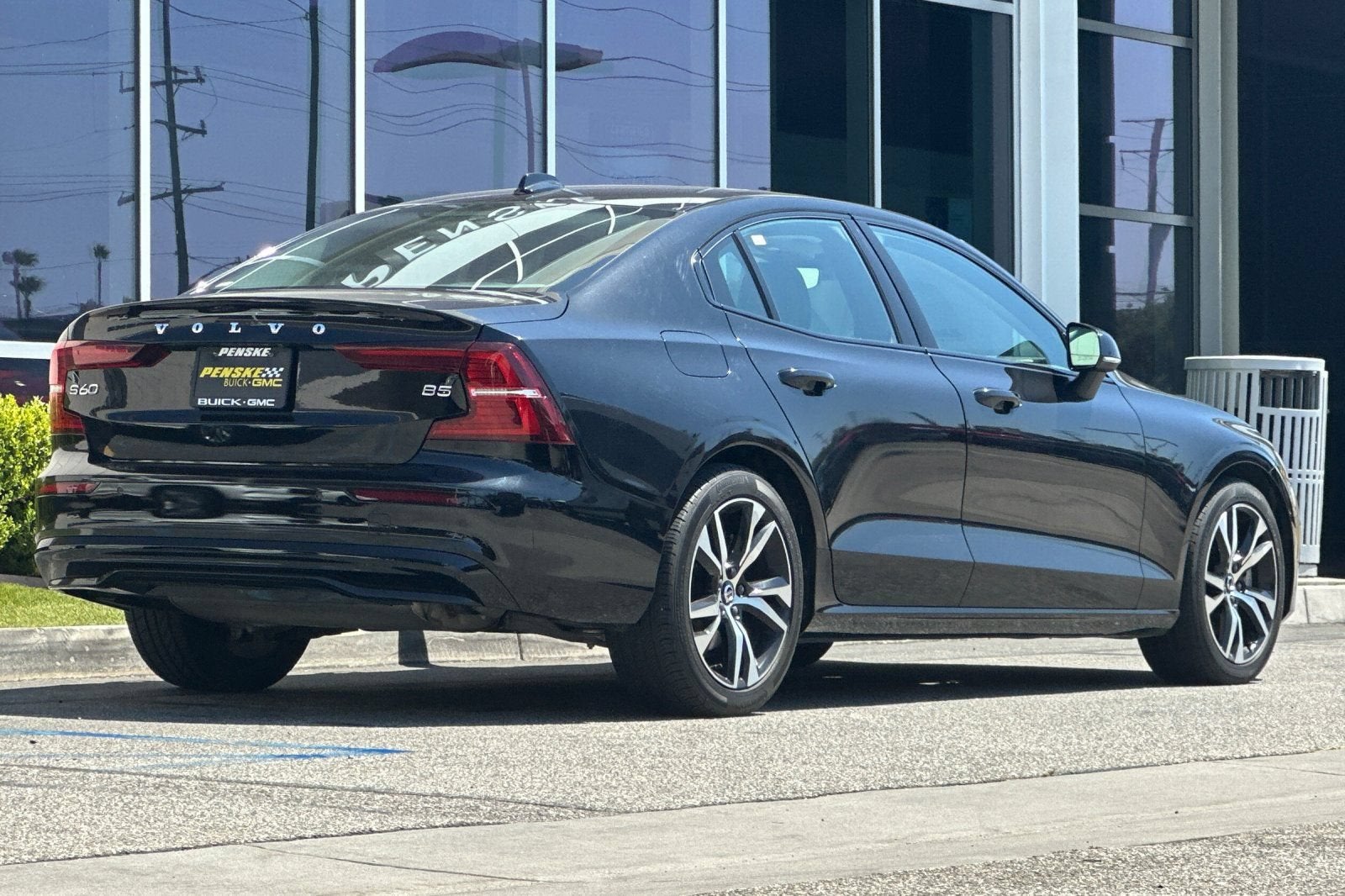 2024 Volvo S60 Core Dark Theme