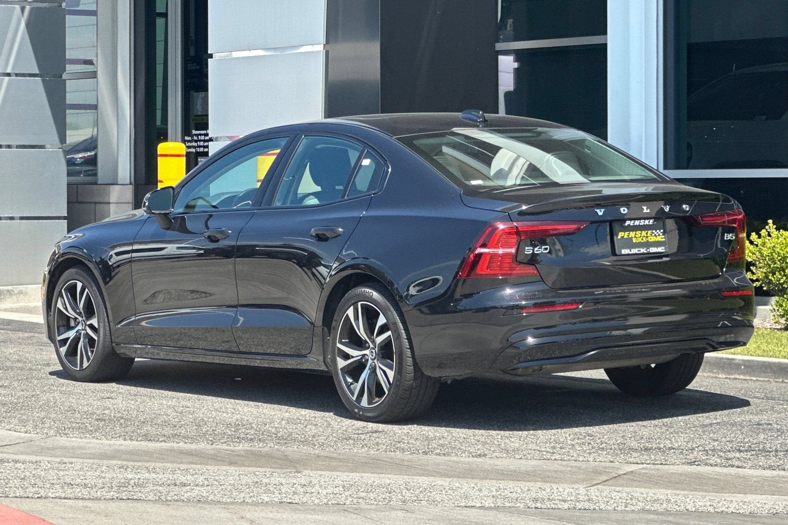 2024 Volvo S60 Core Dark Theme