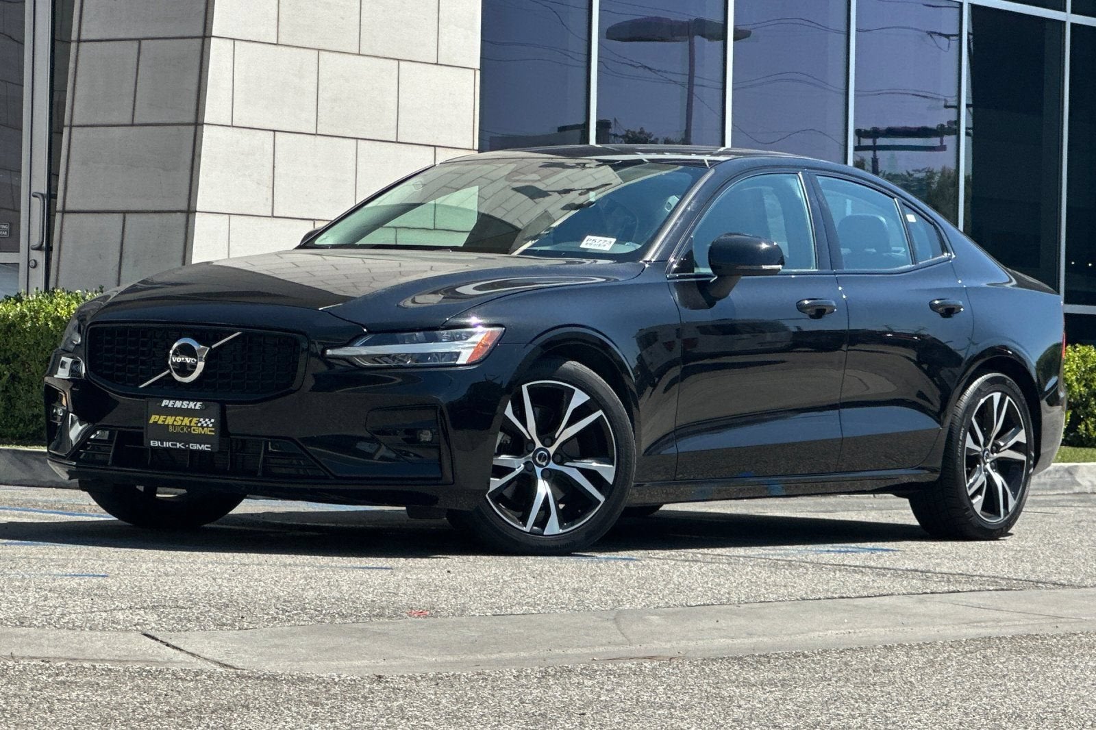 2024 Volvo S60 Core Dark Theme