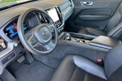 2024 Volvo XC60 Core Dark Theme