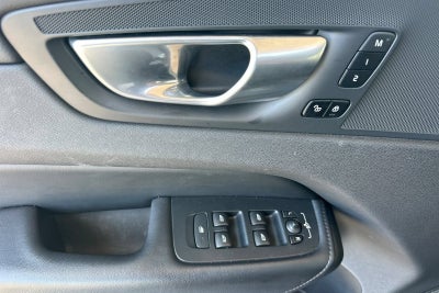 2024 Volvo XC60 Core Dark Theme