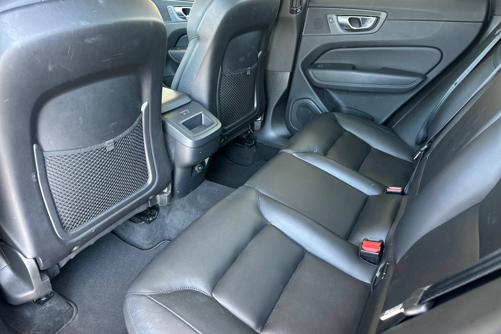 2024 Volvo XC60 Core Dark Theme