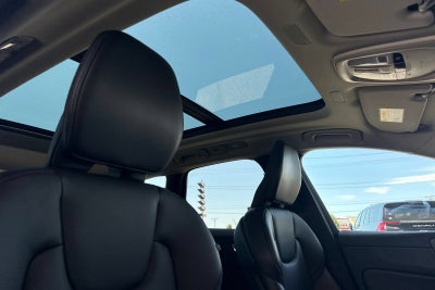2024 Volvo XC60 Core Dark Theme