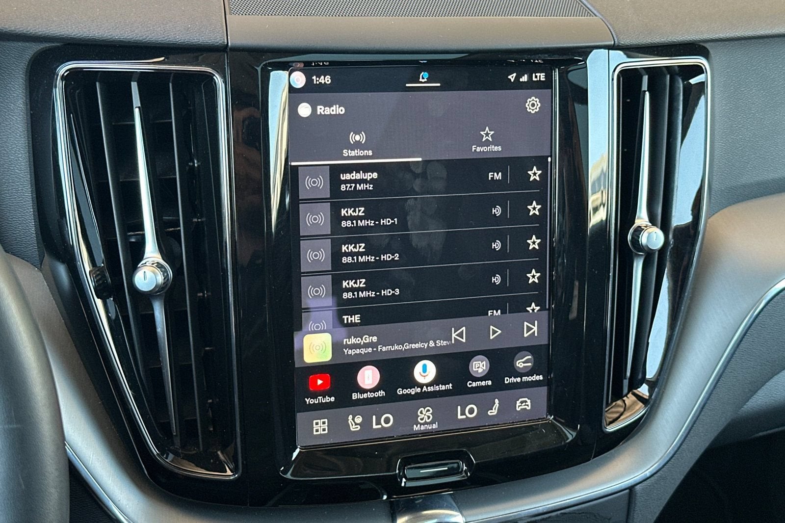 2024 Volvo XC60 Core Dark Theme