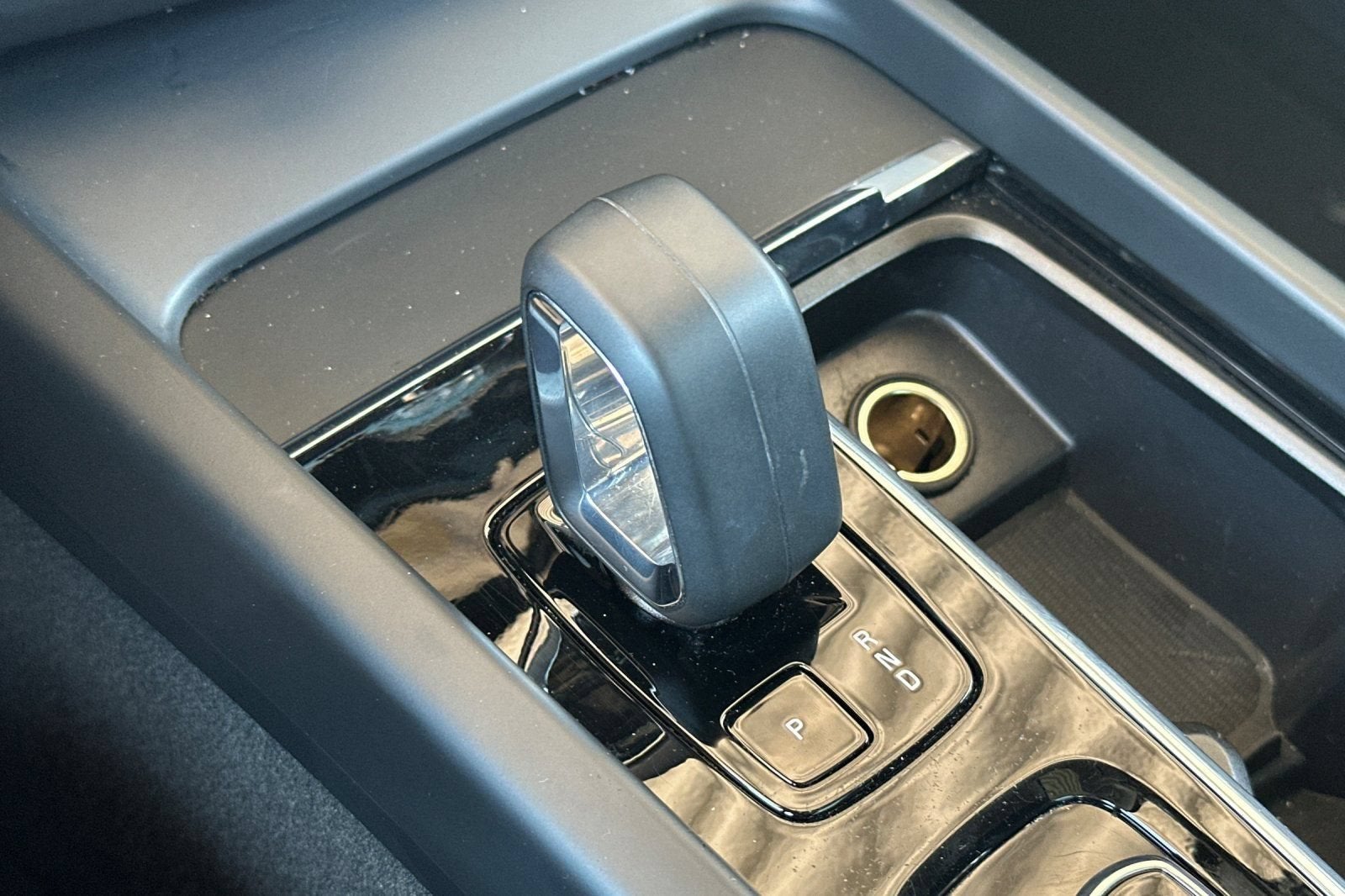 2024 Volvo XC60 Core Dark Theme