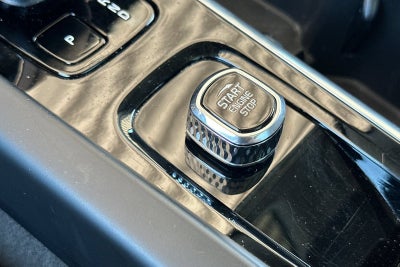 2024 Volvo XC60 Core Dark Theme
