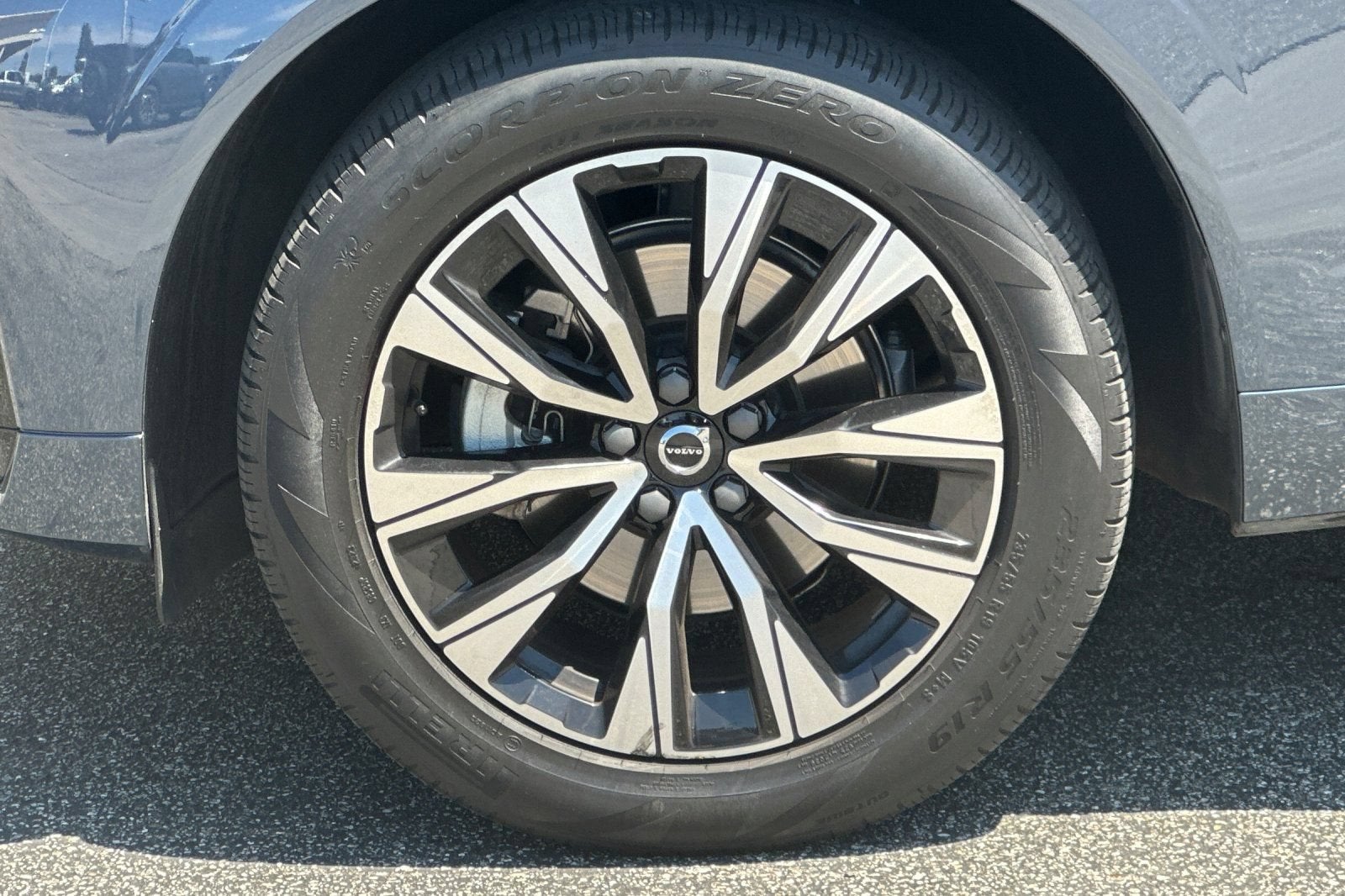 2024 Volvo XC60 Core Dark Theme