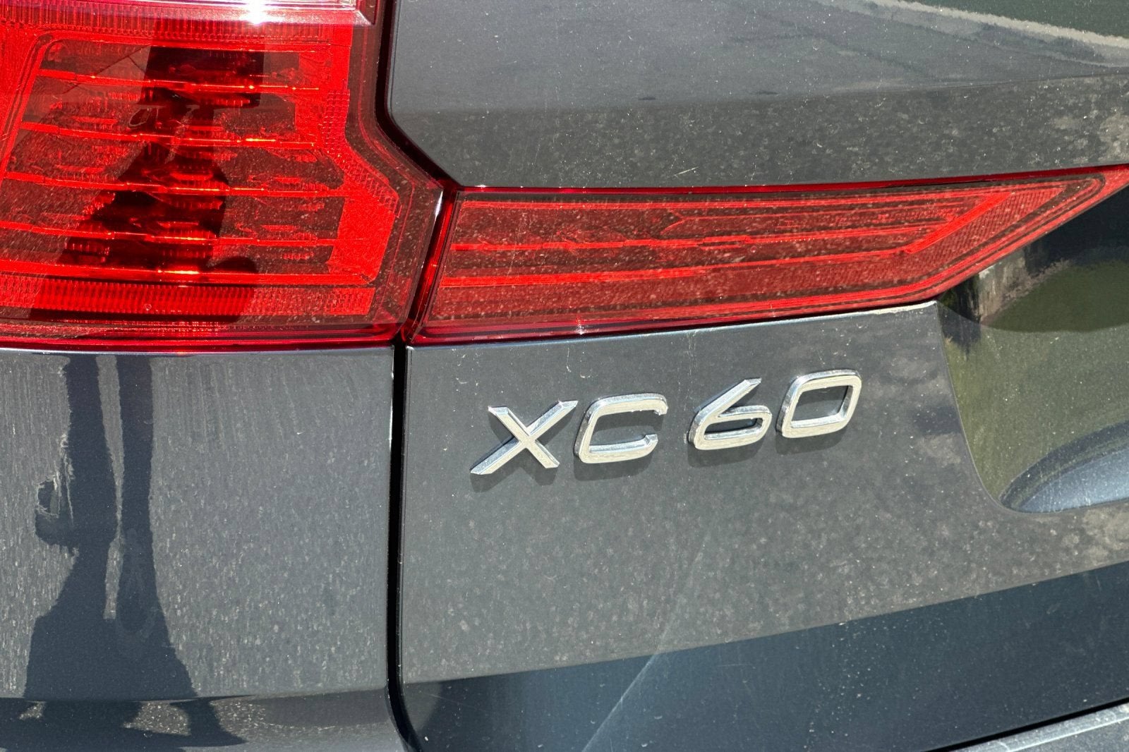 2024 Volvo XC60 Core Dark Theme