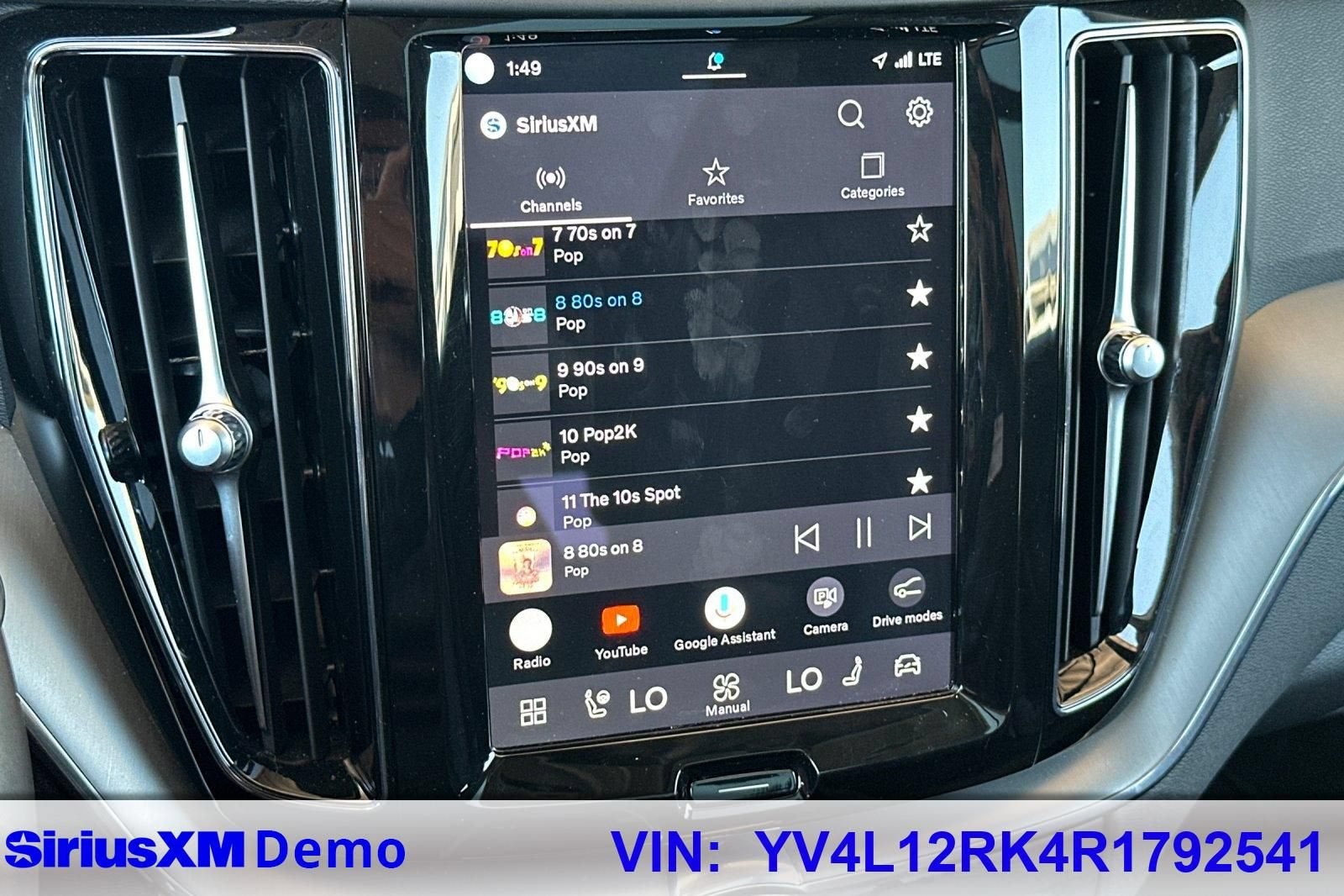 2024 Volvo XC60 Core Dark Theme