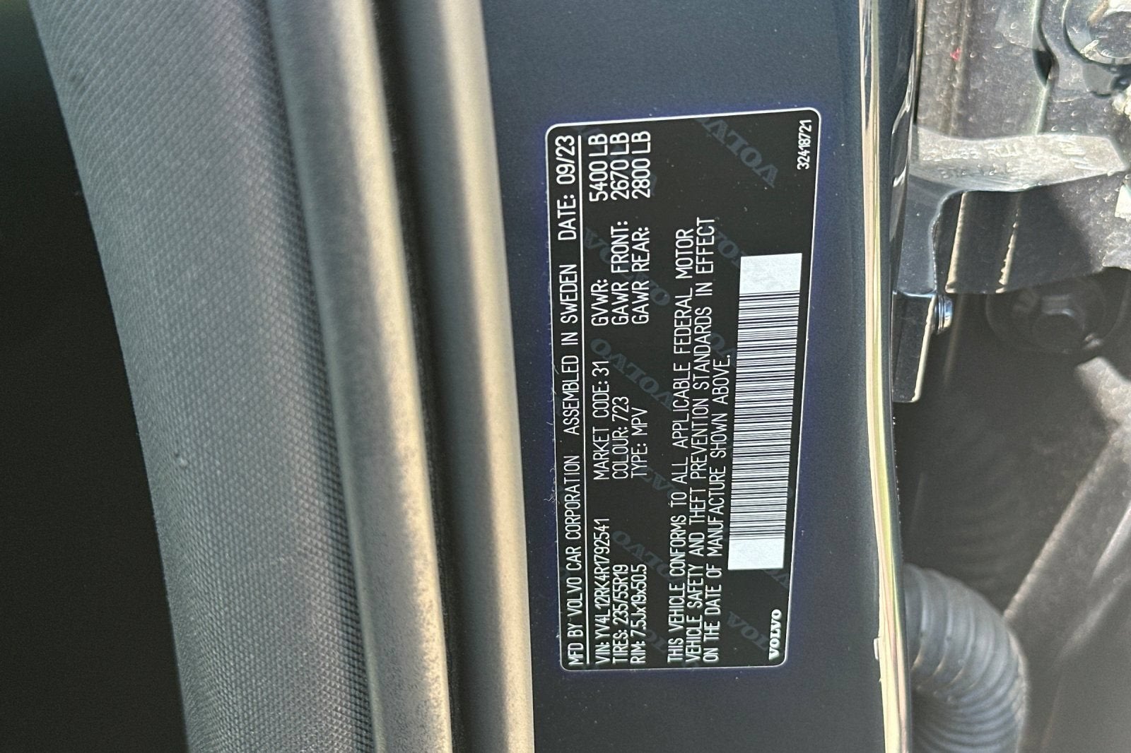 2024 Volvo XC60 Core Dark Theme