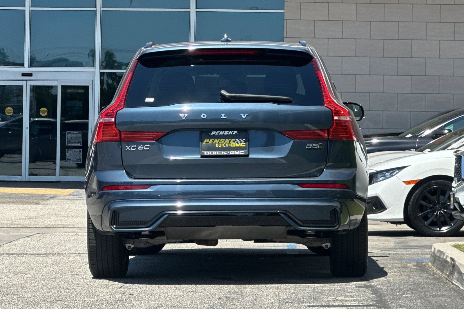 2024 Volvo XC60 Core Dark Theme