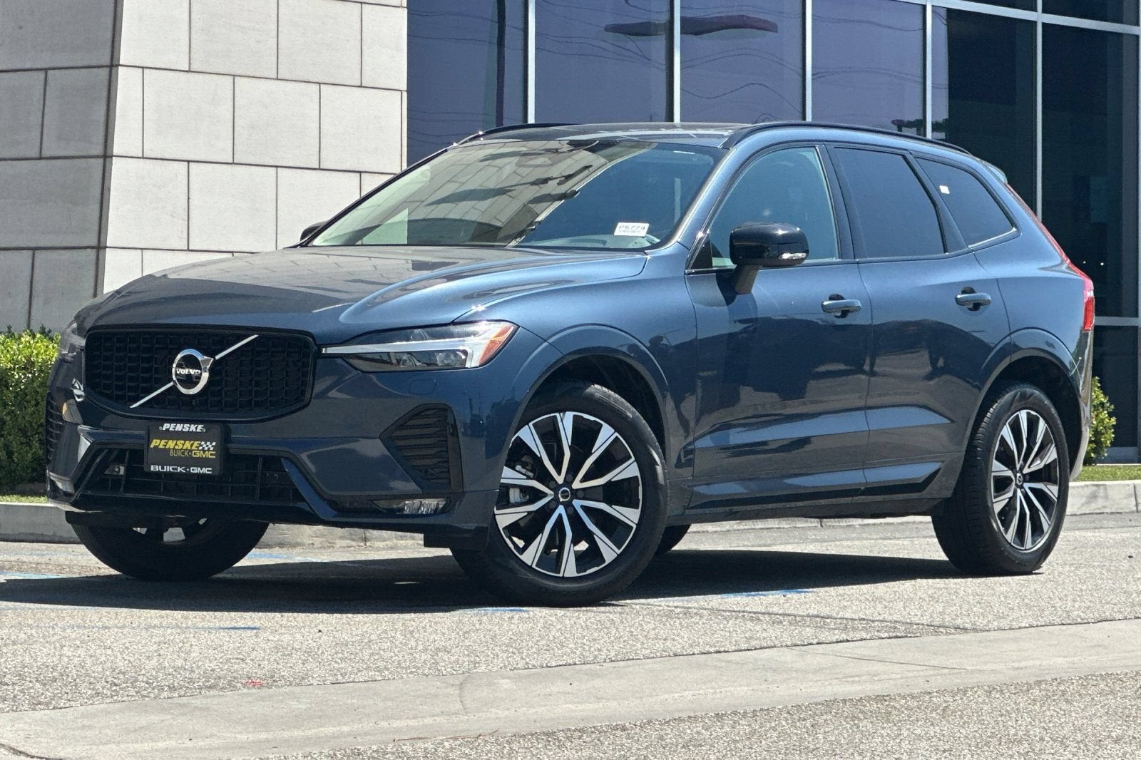 2024 Volvo XC60 Core Dark Theme