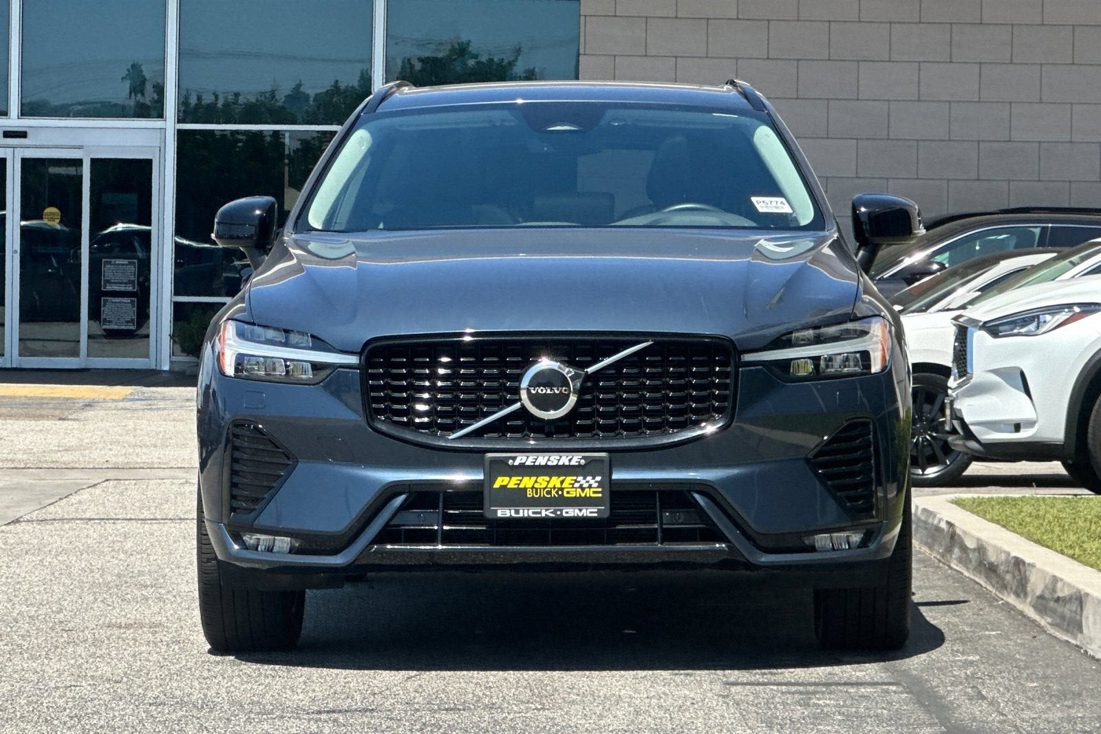 2024 Volvo XC60 Core Dark Theme