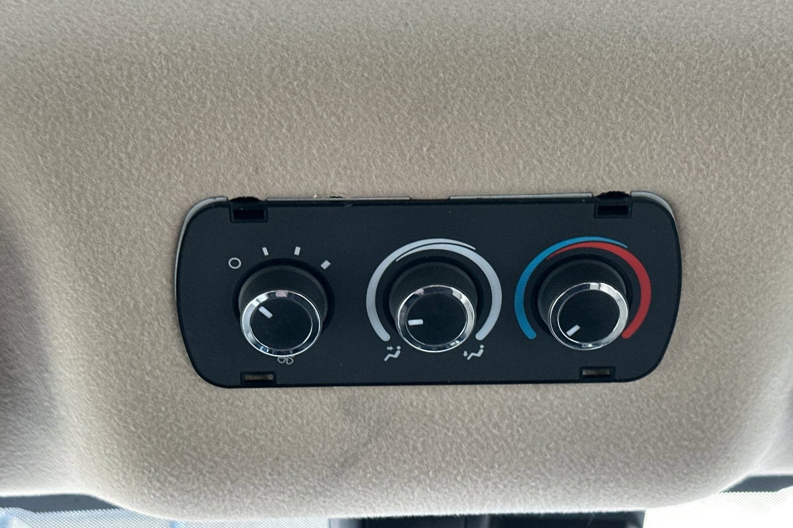 2024 Chevrolet Express Passenger 3500 1LT