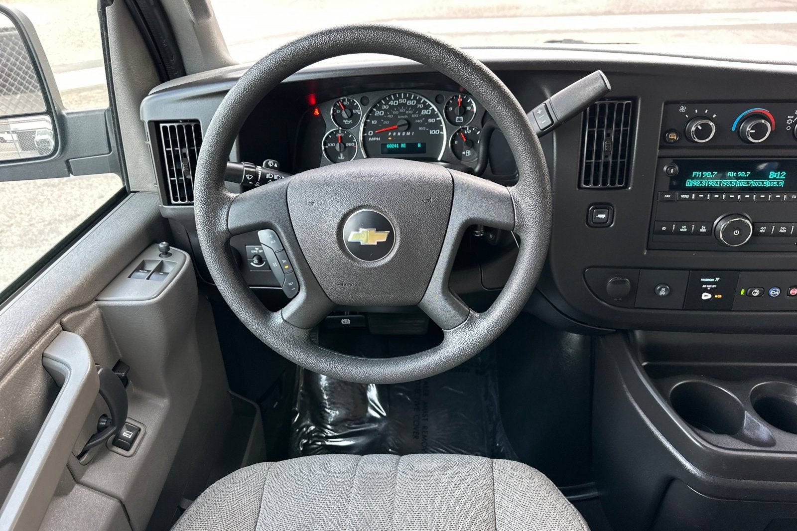 2024 Chevrolet Express Passenger 3500 1LT