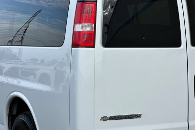 2024 Chevrolet Express Passenger 3500 1LT