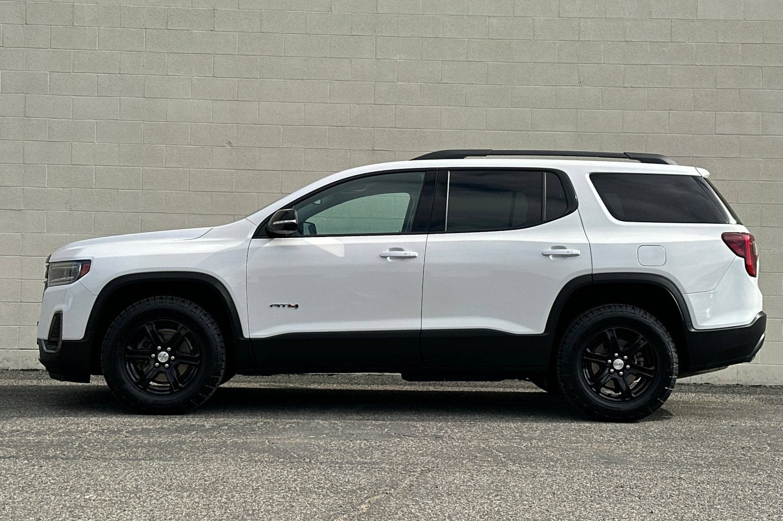 2023 GMC Acadia AT4