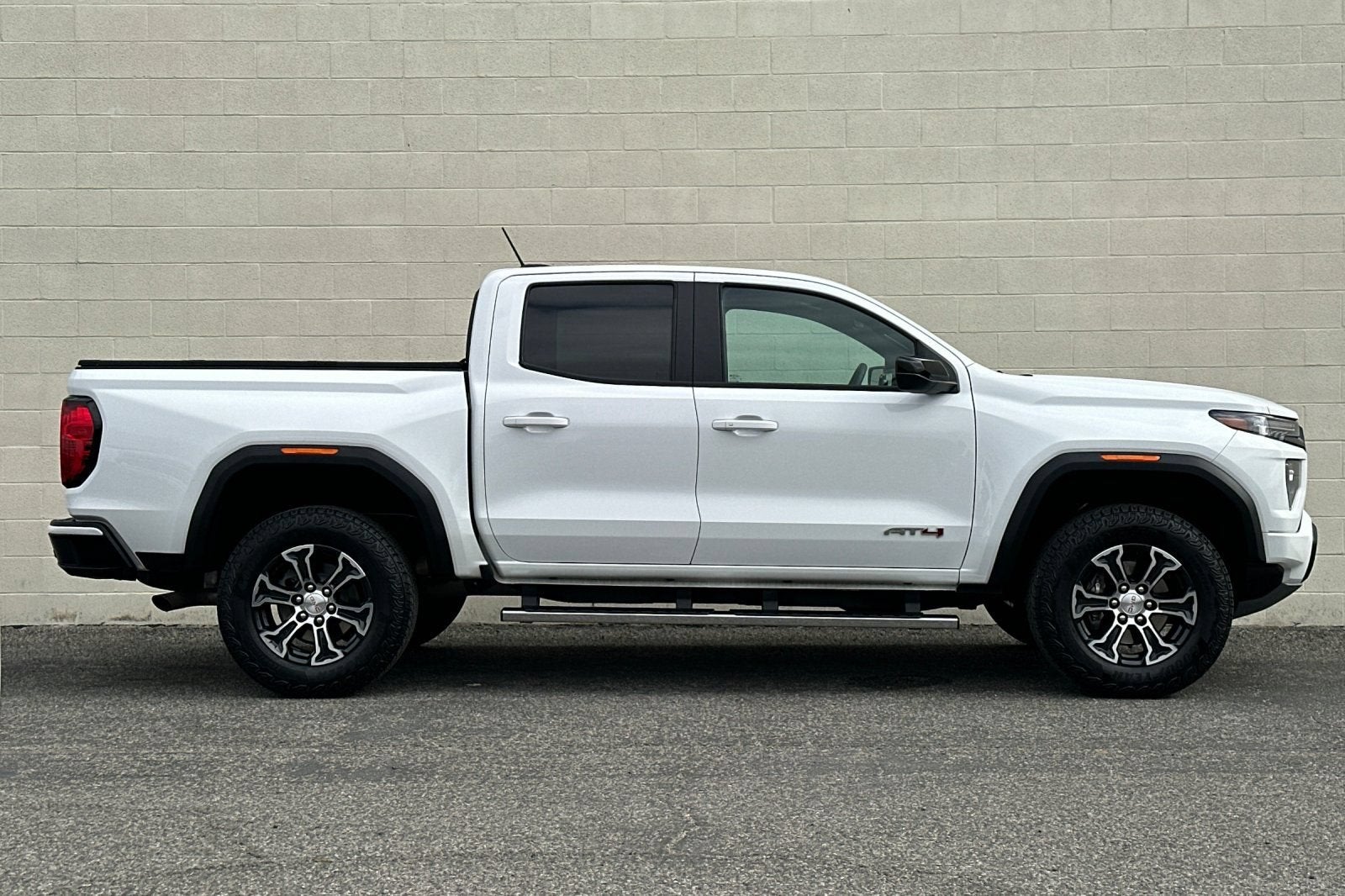 2023 GMC Canyon AT4
