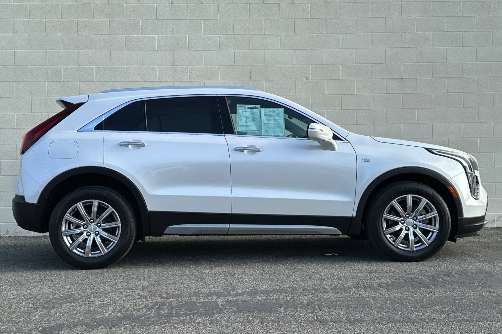 2023 Cadillac XT4 FWD Premium Luxury