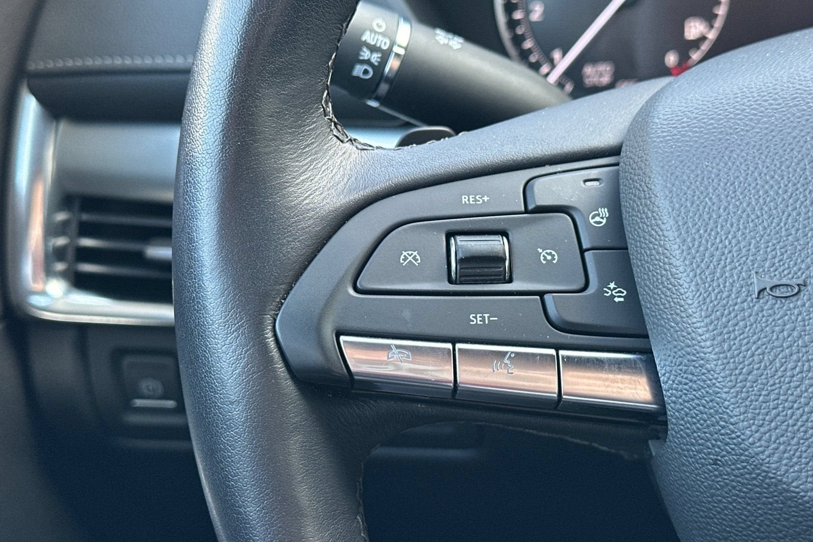 2023 Cadillac XT4 FWD Premium Luxury