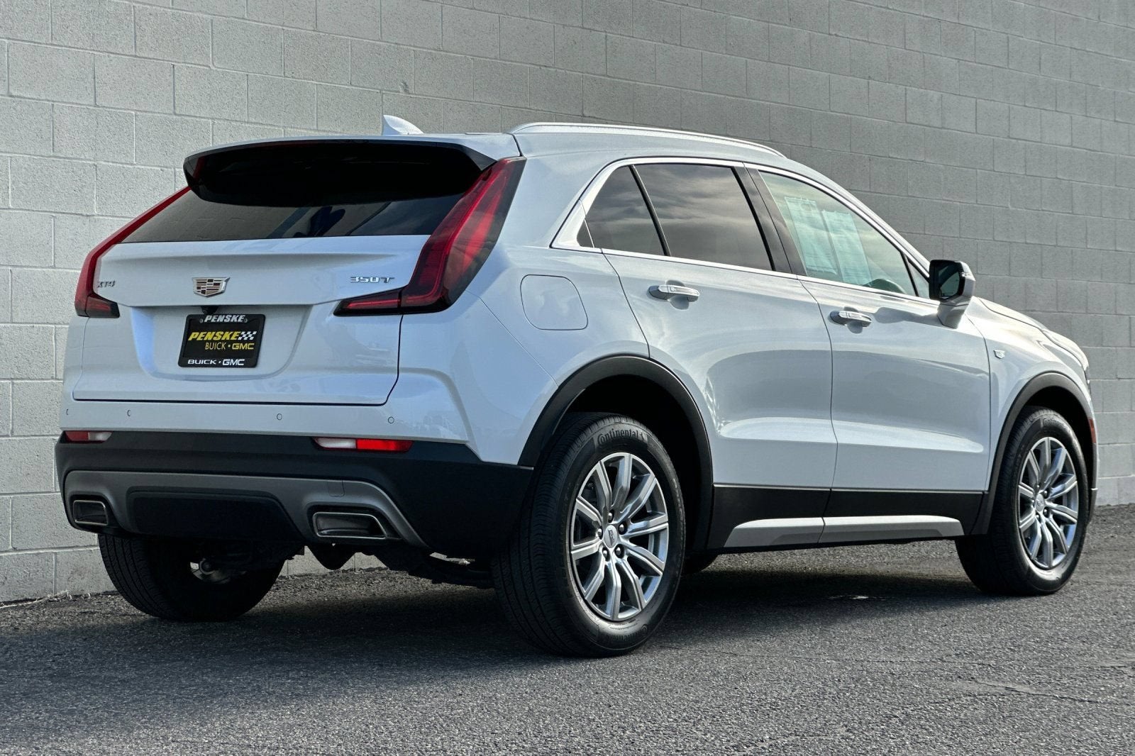 2023 Cadillac XT4 FWD Premium Luxury