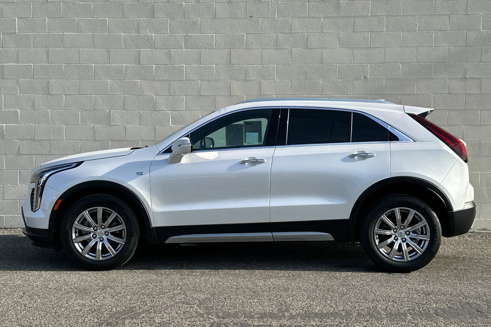 2023 Cadillac XT4 FWD Premium Luxury