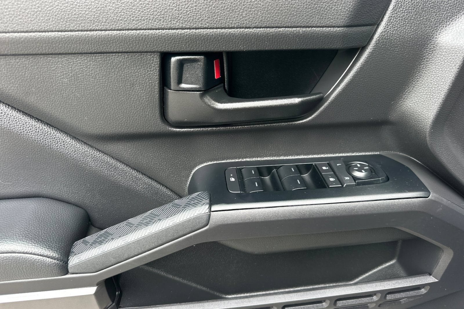 2025 Toyota Tacoma 4WD SR