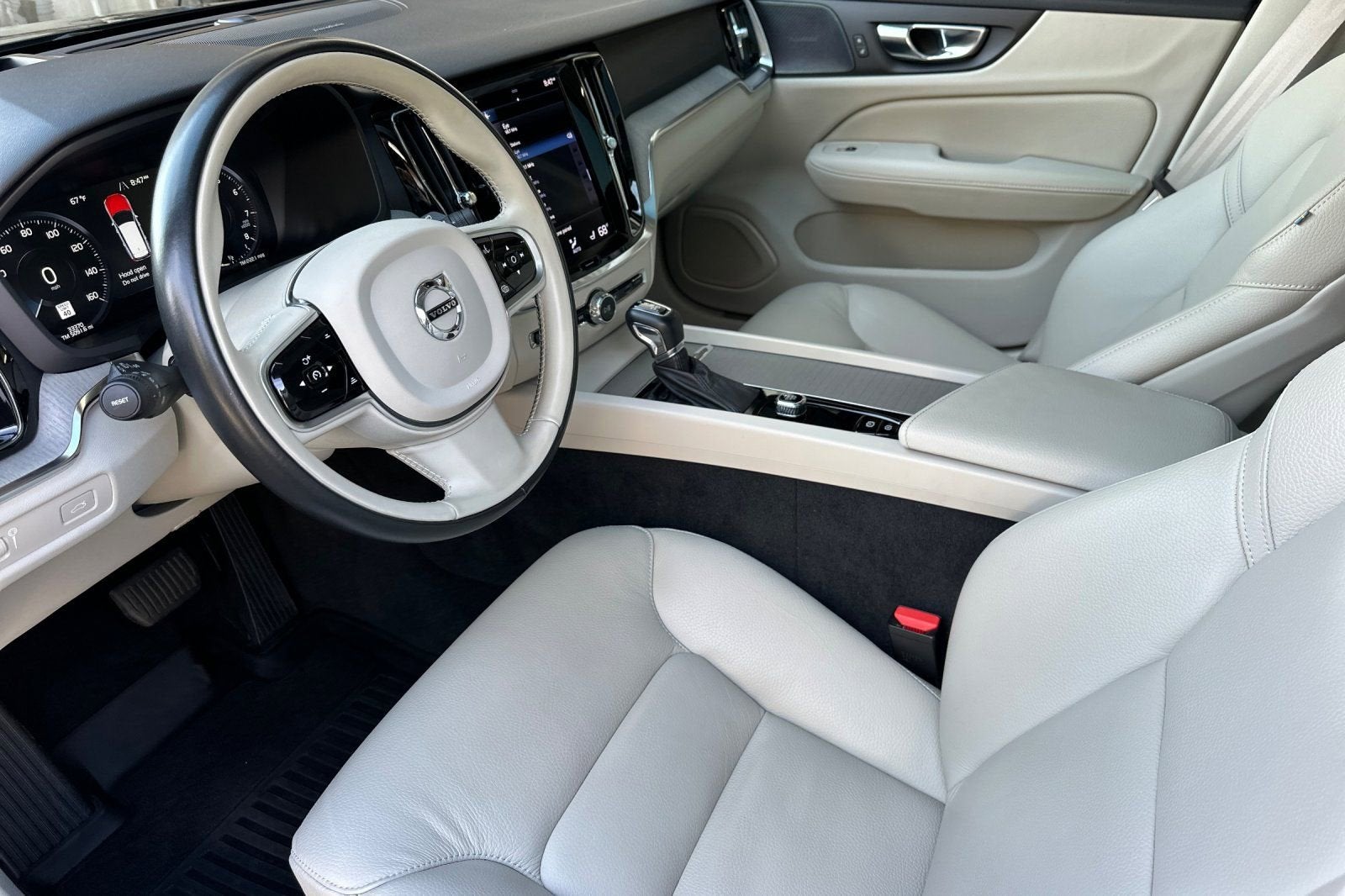 2022 Volvo V60 Cross Country T5