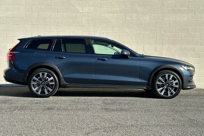 2022 Volvo V60 Cross Country T5