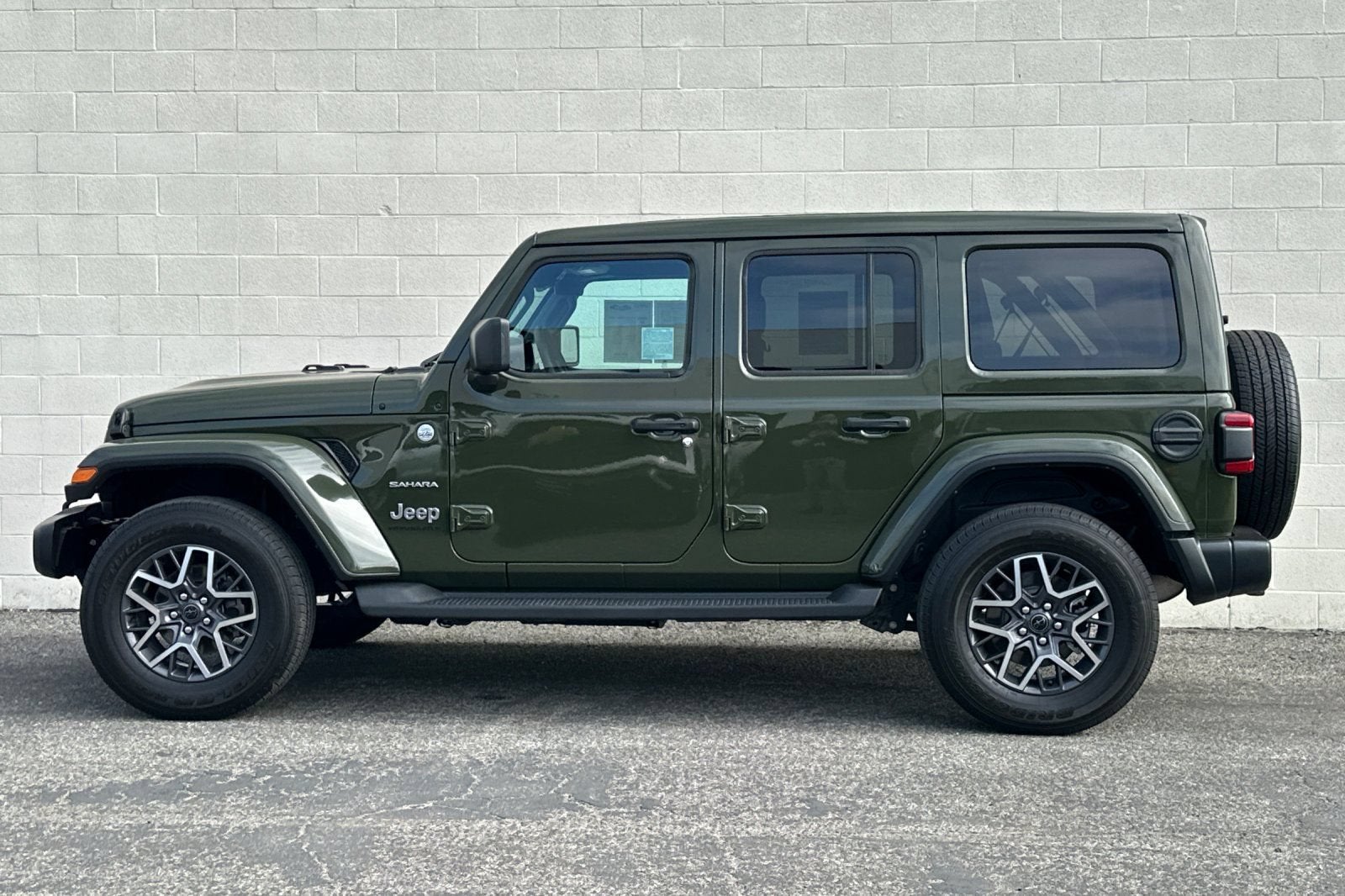 2024 Jeep Wrangler Sahara