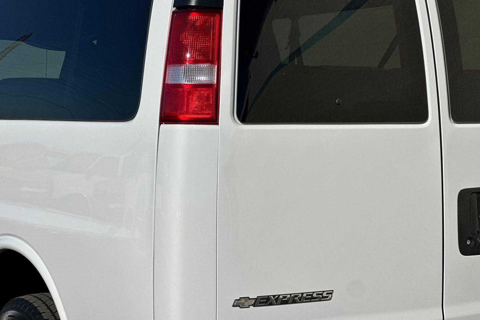 2019 Chevrolet Express Passenger 3500 LT