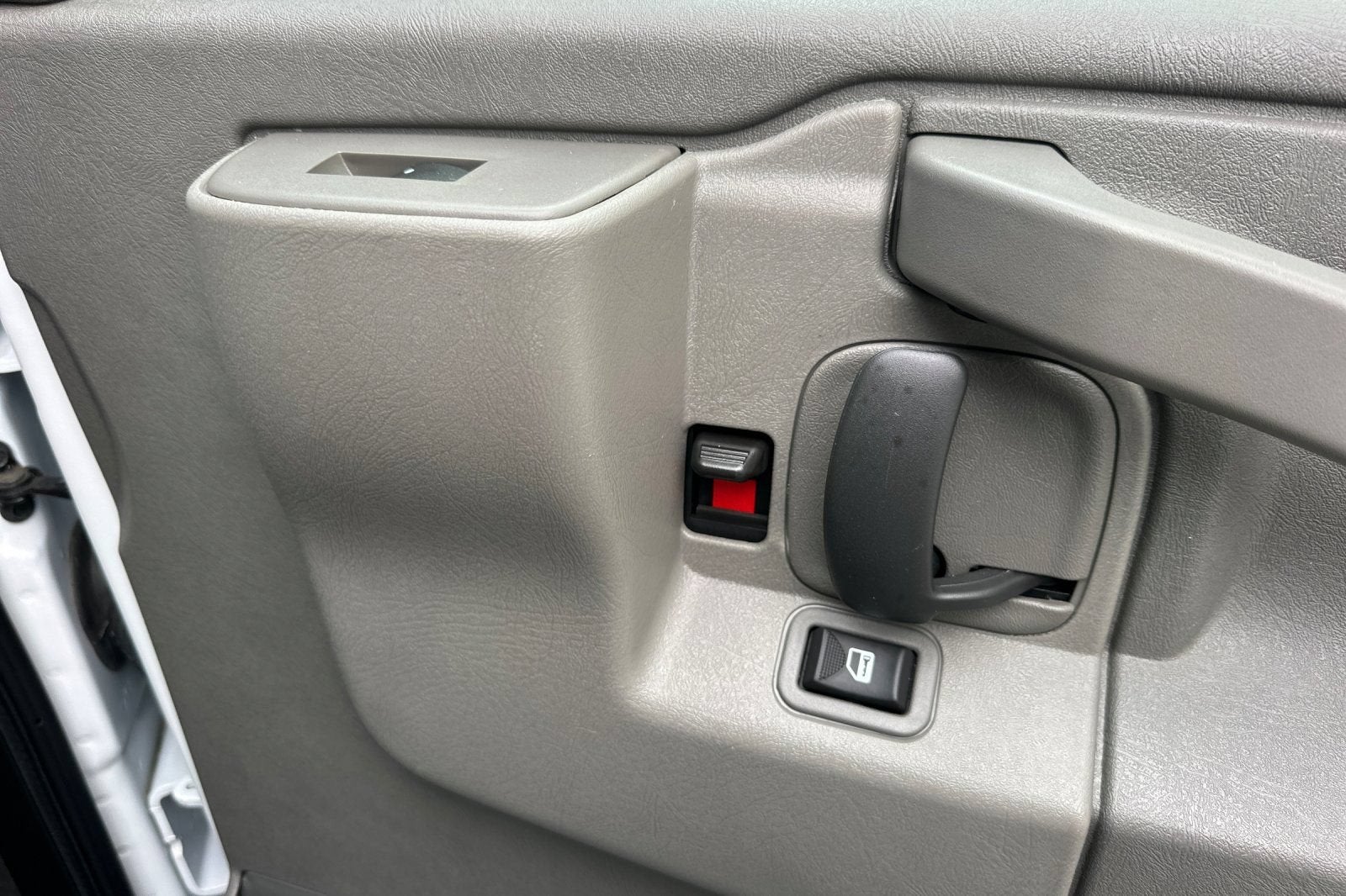 2025 Chevrolet Express Passenger 1LT
