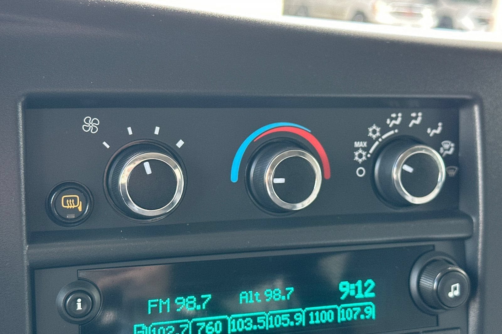 2025 Chevrolet Express Passenger 1LT