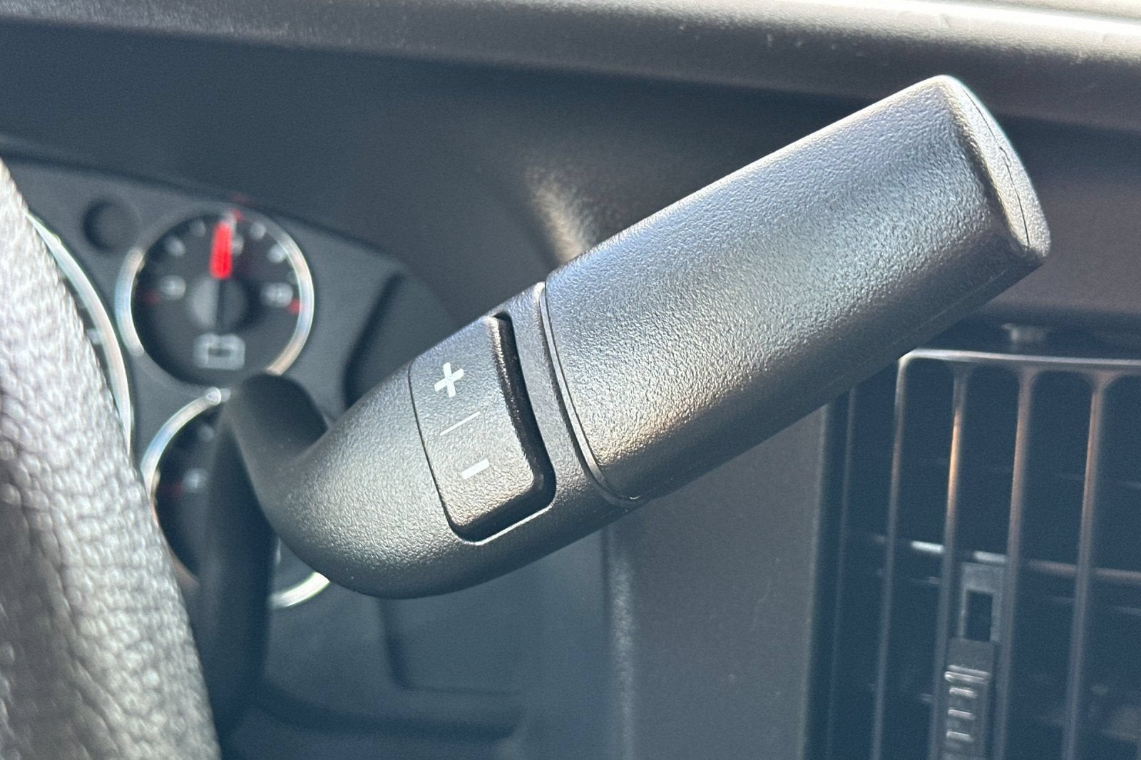2025 Chevrolet Express Passenger 1LT